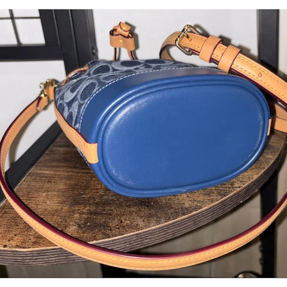 NEW Coach Authentic Denim Signature Monogram Mini Bucket Bag
Luxury Designer - Picture 9 of 14